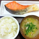 和食の朝食☆銀鮭と白菜の豚汁とご飯